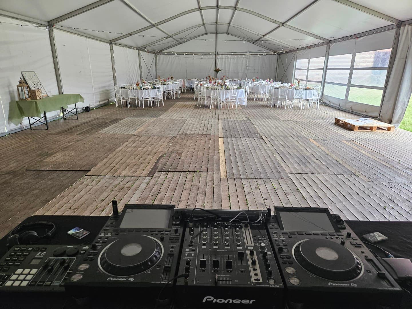DJ corporate pour séminaire, cocktail et soirée d'entreprise à Valenciennes et Douai.