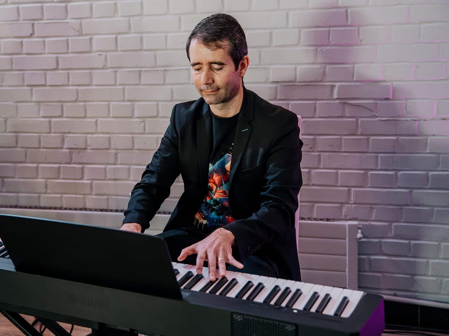 Raphaël Gayer en pleine interprétation musicale