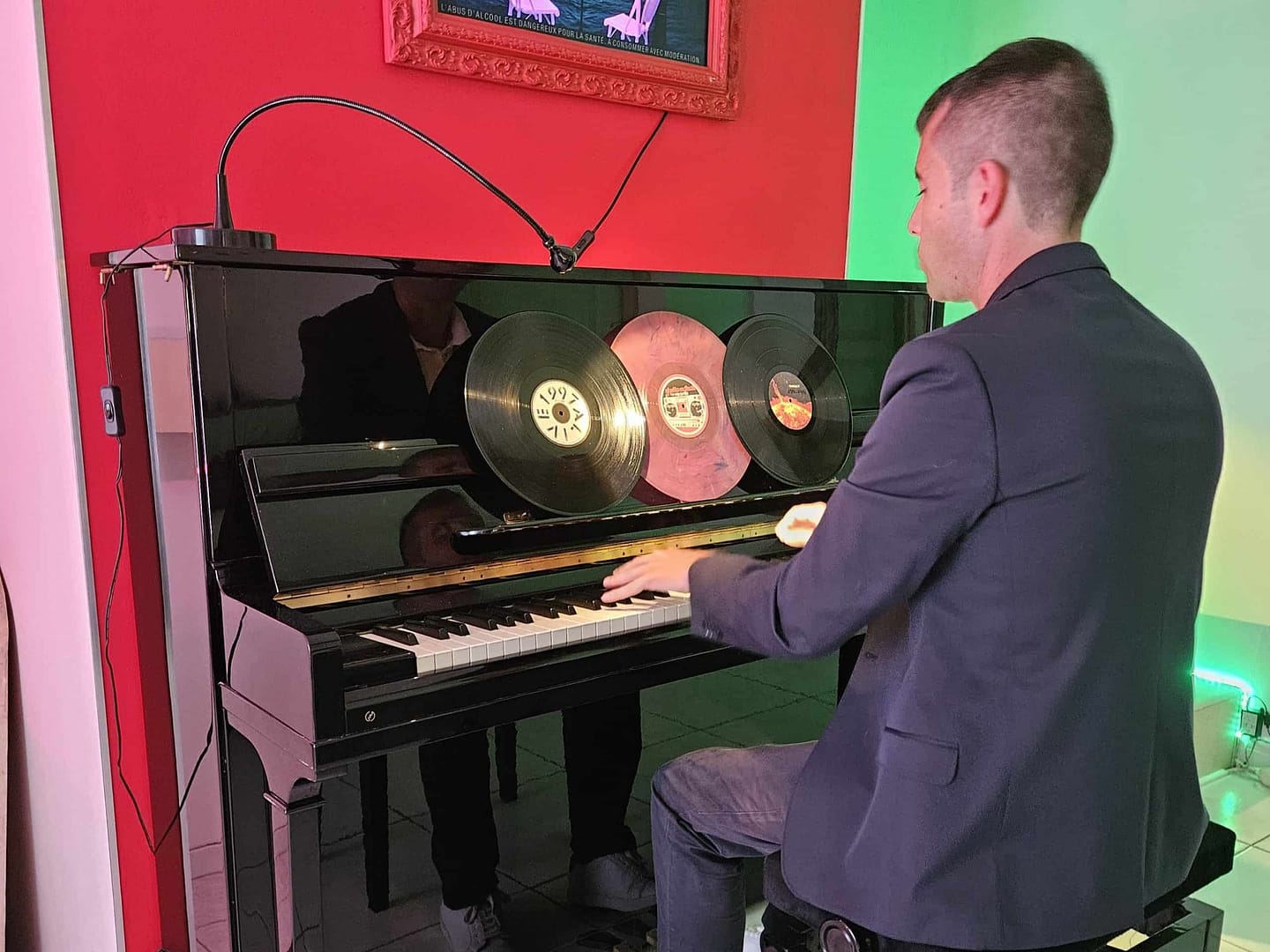 Pianiste professionnel en résidence pour l'animation régulière d'hôtels et restaurants à Valenciennes et Douai.